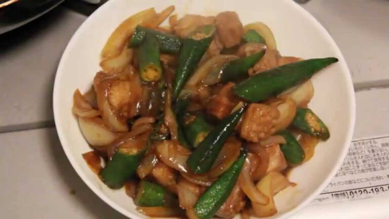 オクラと豚肉炒めの盛り付け