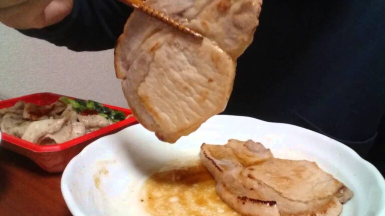 【めし動画】豚塩カルビ焼肉丼 唐揚げ 山盛りツナサラダをおやじが食べてみた。