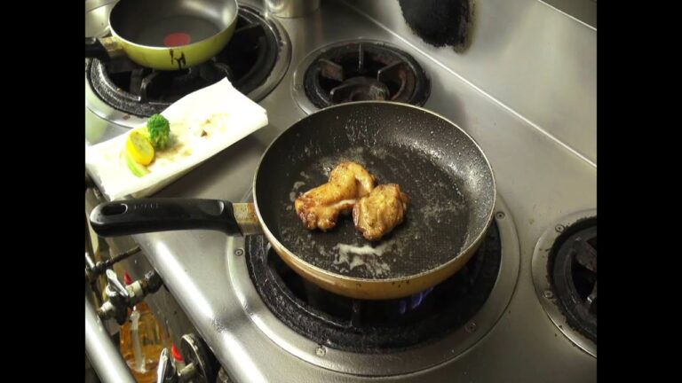 チキンソテー　オニオンソース