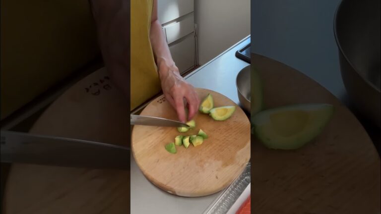 サーモンアボカド丼 #料理 #簡単レシピ #shorts