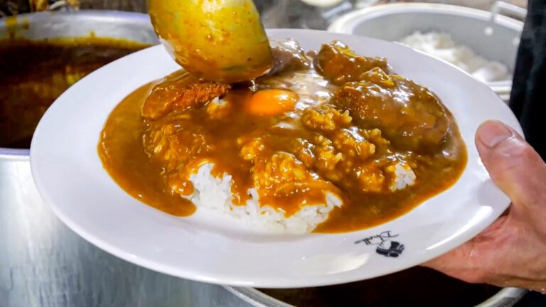 王道欧風カレーにサラリーマンが吸い込まれる！働く男たちの胃袋を掴む大阪カレー店