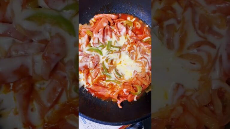 ウインナーケチャップ炒めのチーズかけ