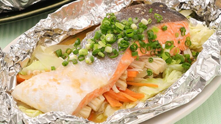 バター香る♪鮭のホイルちゃんちゃん焼き