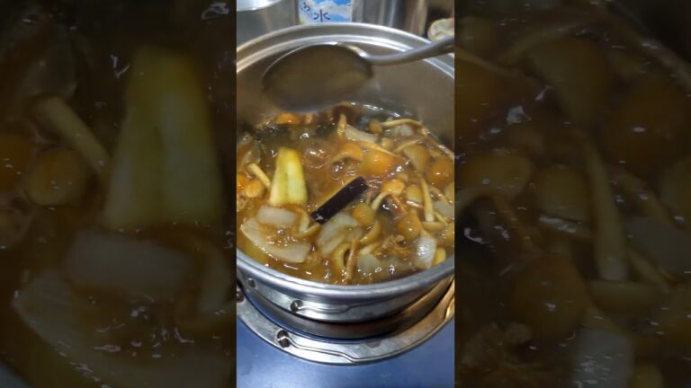 なめことナスと玉ねぎのみそ汁