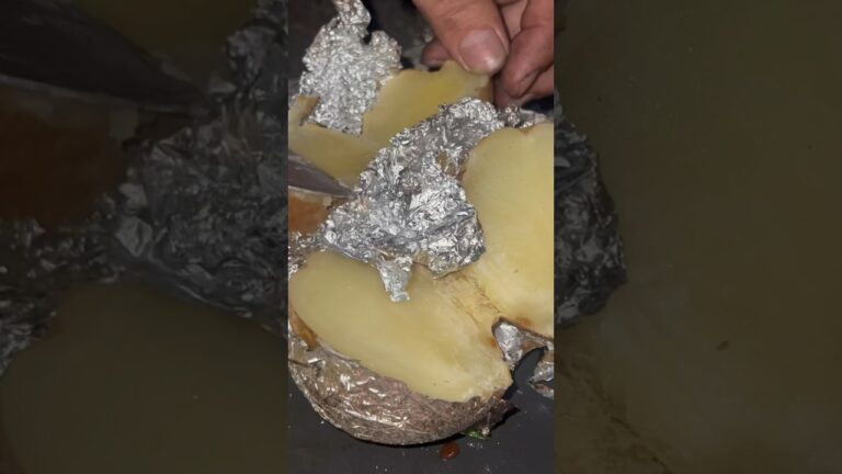 ジャガイモと椎茸の石窯焼き🥔🔥　#potatoes #shiitake #mushroom #asmr #outdoorcooking #foodvideo #asmrcooking