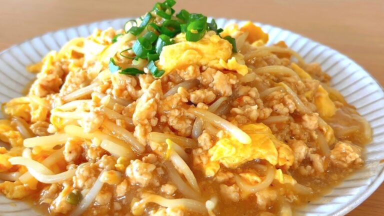 【コスパ最強】5分で完成！もやしと豚ひき肉とふわふわ卵の甘酢あん