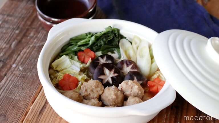 【あったか鶏だんご鍋】ふわふわな鶏つくねと野菜たっぷり！しょうゆベースで食べやすい♪