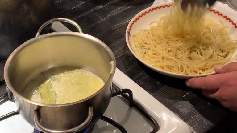 業務スーパーの豚ひき肉でハンバーグを作った☆デミソも手作り！