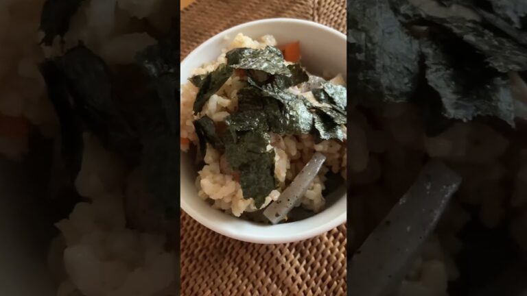 キャベツとにんじんとえのき茸と和風だしと白だしの味噌スープ⭐️五目ご飯と一緒ni