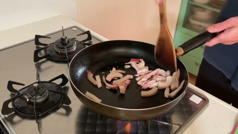 【孤独のキッチン】イカとピーマンのオイスターソース炒め