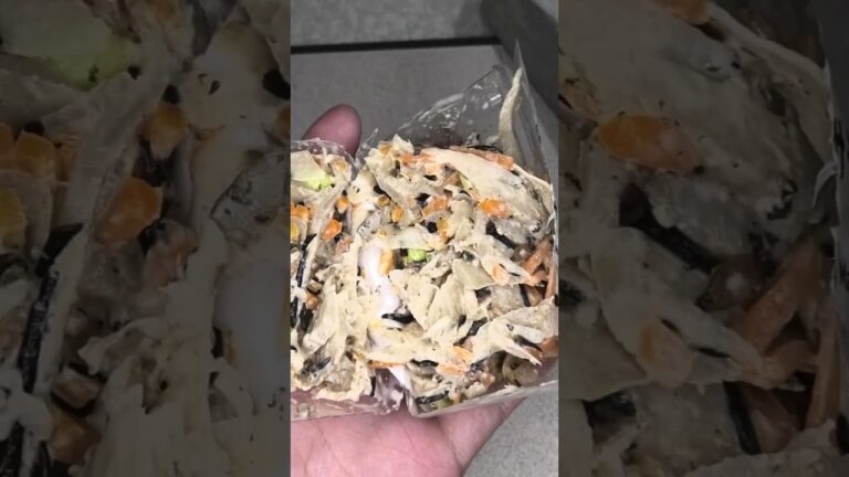 213円84銭のセブンイレブンの秋をほおばれ！やみつきごぼうサラダを切りました。　#セブンイレブン　#秋をほおばれ！　#ごぼう　#サラダ