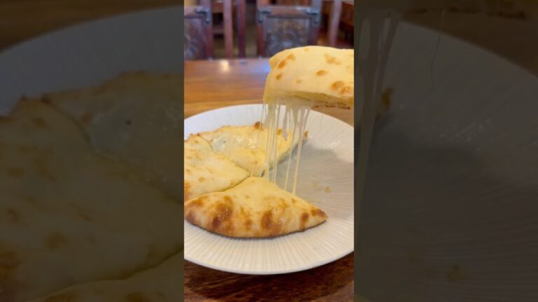 カレー好きが選ぶ「日本一のバターチキンとチーズナン」