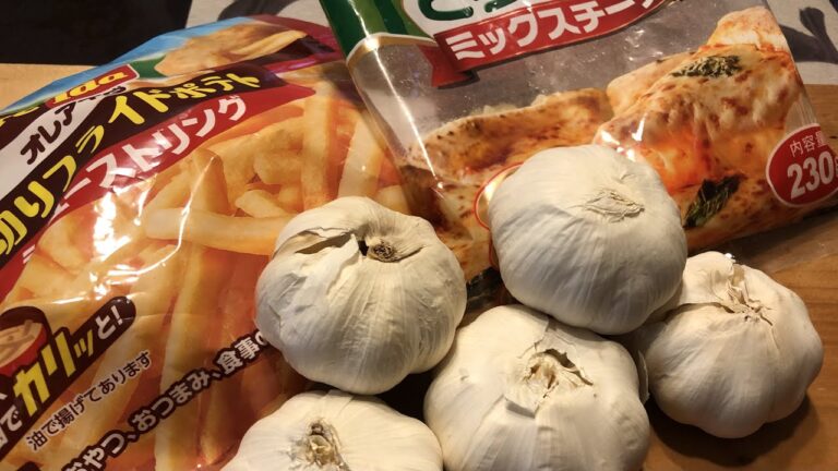 フライドポテトをにんにくチーズマシマシでホットサンドしてみた