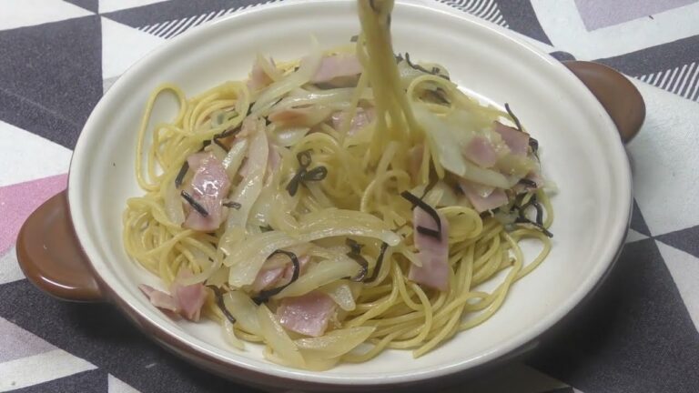 玉ねぎとベーコンの塩昆布パスタ