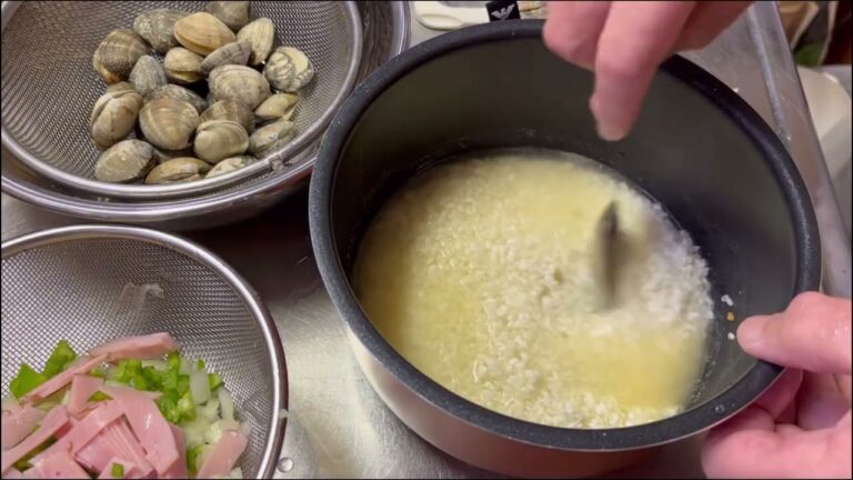 日曜日の晩御飯はアサリのピラフとポテトサラダです。