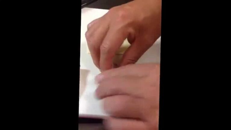 お弁当今日の一品 パストラミハムのスナップエンドウチーズ巻き