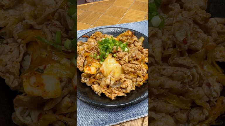 卵チャーハンの豚キムチのせ