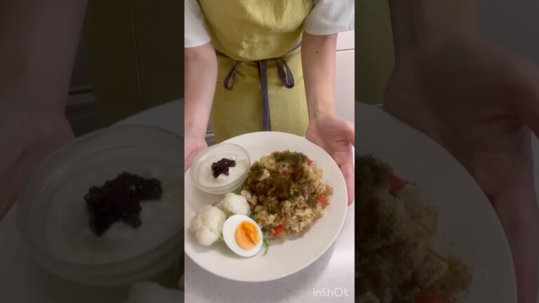 ワンプレートご飯✨カレーチャーハン青のりがけ♪茹で玉子、カリフラワー、水菜、ヨーグルトを添えて完成〜☺️#おうちごはん #料理
