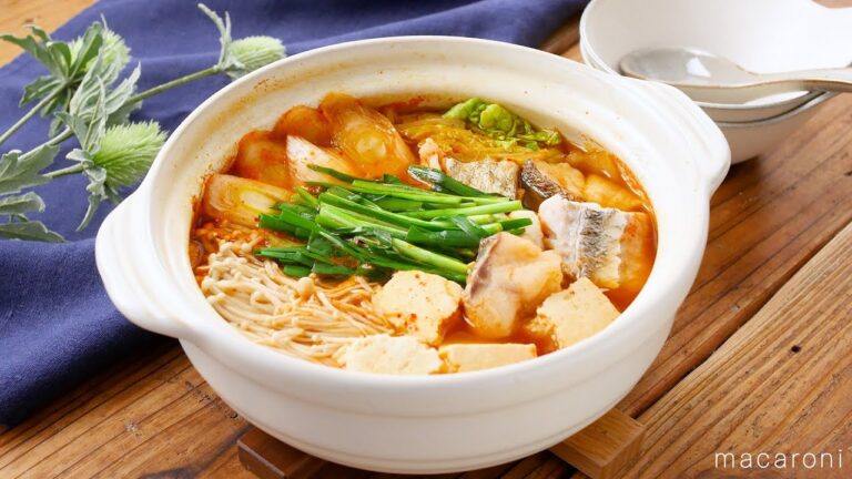 【たらのキムチ鍋】鍋つゆいらず！魚介と野菜の旨みたっぷり！白だしで味付け簡単♪｜macaroni（マカロニ）