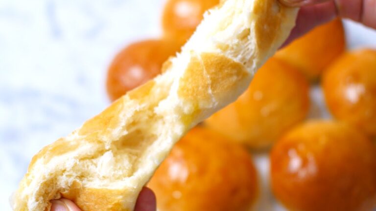 初めてでも疲れない！手ごねで作る基本の丸パン Homemade Bread for Beginners - Easy Recipe | Sunny Table