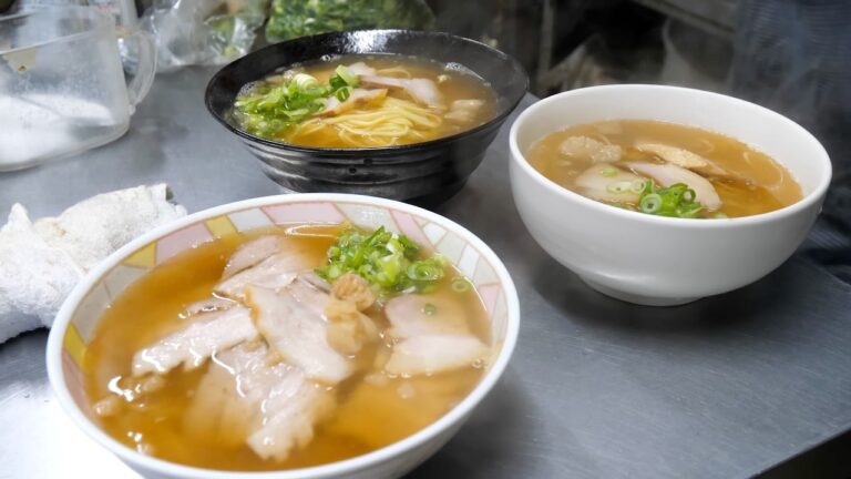 ラーメン１杯５５０円 ７０歳ワンオペ女将が走り回る激渋ラーメン食堂