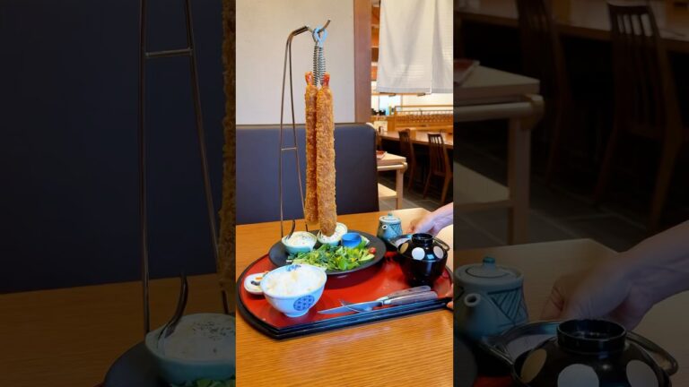 オモウマで話題の36cmのジャンボ海老フライ！🦐
