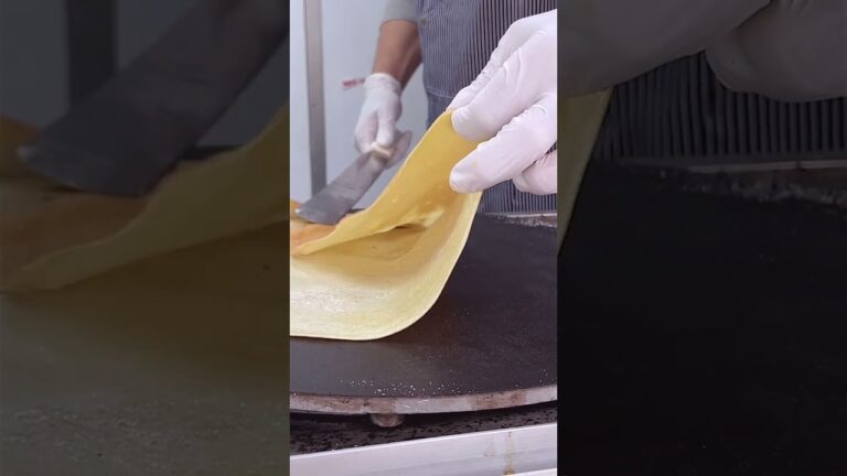 【クレープ】過去最高のパリパリ生地♪クレープ職人１番のオススメはバターシュガー！#shorts