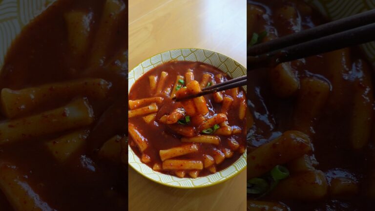10 Minute Tteokbokki - Cheesy, Sweet and Spicy! Soft, Chewy Ricecake