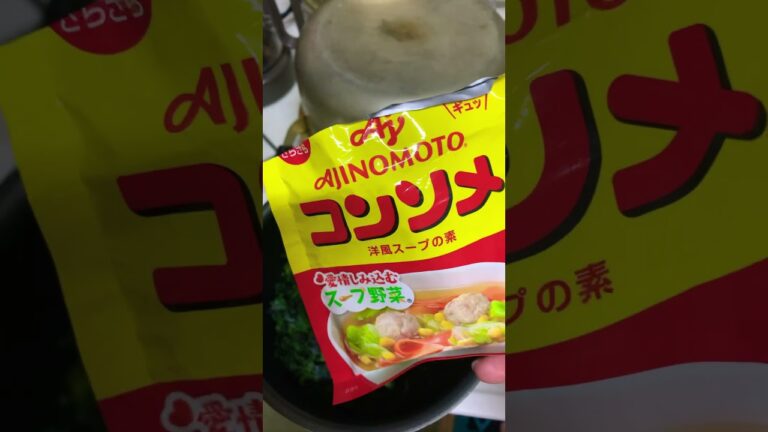 炊飯器でカレーご飯。明日のお弁当に持って行く。本当は玉ねぎやにんじん🥕入れたかったけど今回は家の残り物野菜で。