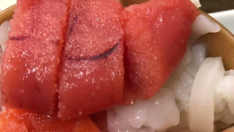 酢飯に海鮮が、たっぷり、朝飯