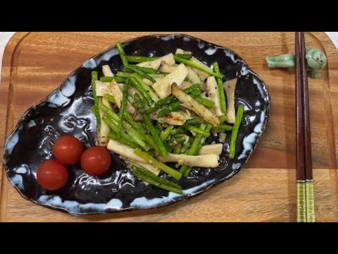 温かいアスパラのサラダ。かんたん朝ごはん。