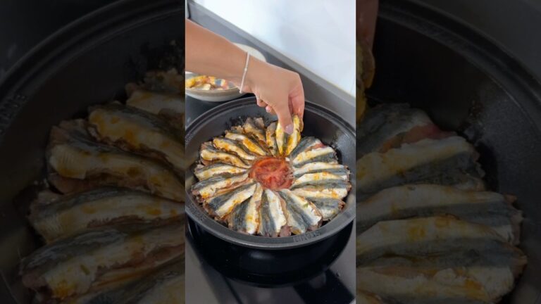 Sardine tagine with tomatoes and peppers 🌱🇲🇦 #shorts #cooking #trending