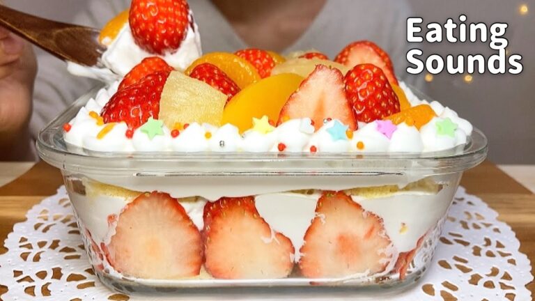 《咀嚼音》いちごのスコップケーキ🍓Strawberry Scoop Cake《Eating Sounds/ASMR》