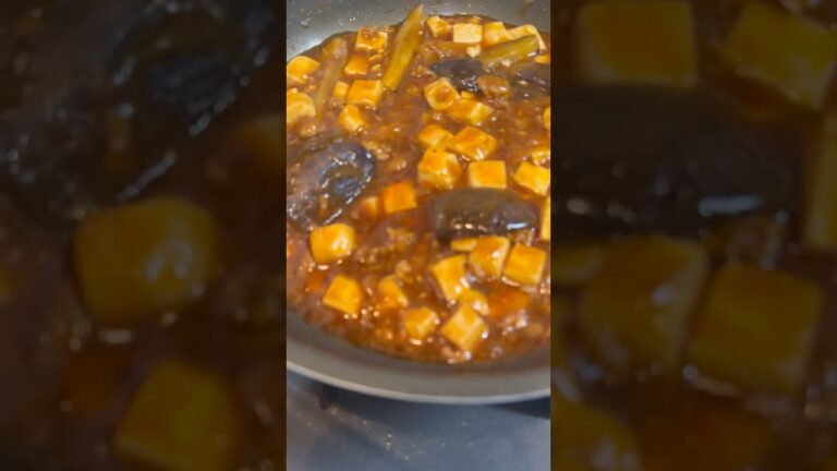 冷蔵庫に余ってたから麻婆になすと豆腐両方入れてみた！