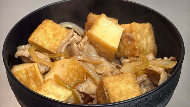 【厚揚げの簡単レシピ】厚揚げと豚バラの甘辛炒め｜ご飯がすすむコクうまおかず
