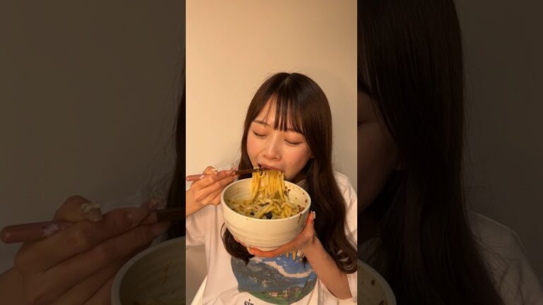 お腹が空いた犬系彼女に明太ガリバタうどん作ってみた#shorts