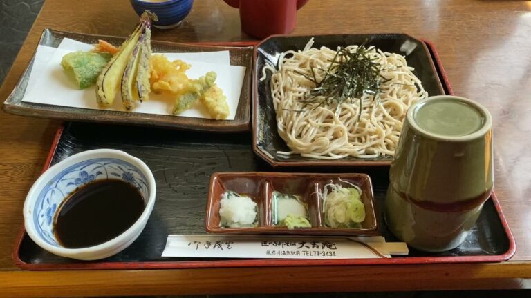 天ざるそば　1300円　鬼怒川温泉近くの蕎麦屋　大吉庵生そば