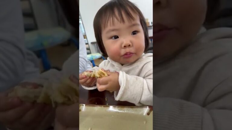とり天をひっしでかぶりつく1歳児#shorts