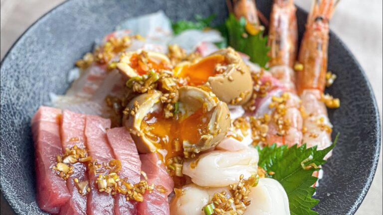 韓国風海鮮丼【フェトッパプ】회덮밥 麻薬卵を乗せた豪華海鮮丼のレシピ 간장계란