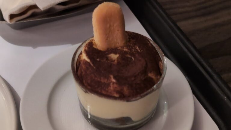 完璧！ローマでの乗り継ぎでティラミスをいただきました。ヒルトン・ローマ空港