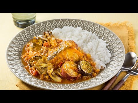 秋野菜のスパイスカレー（さつまいも、まいたけ、玉ねぎ、カットトマト缶）