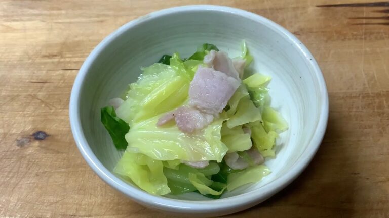 キャベツの人気レシピ！味付けはこれだけ【キャベツとベーコンの炒め物】の作り方