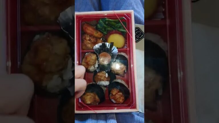 名古屋名物「天むす」 地雷也の唐揚げ弁当食べてみた 天むすとお惣菜を盛り込んだ人気のお弁当 #天むす #弁当 #名古屋 #唐揚げ #ランチ #lunch #shorts #愛知 #グルメ #デパ地下