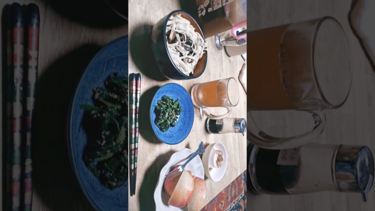 晩御飯は、鰻丼とほうれん草のお浸しと豆腐と果物のふじの林檎🍎ですね。とても美味しそうですね。