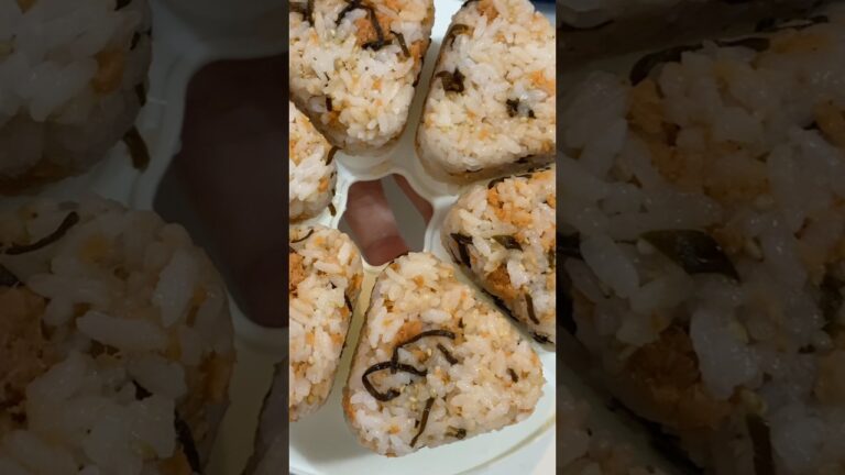 【おにぎり】鮭と塩昆布のおにぎり　#shorts  #おにぎり