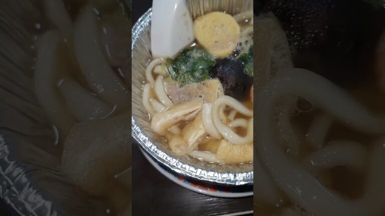 【セブンの関西風だし香る鍋焼うどんが美味いんよな☺️✨】#食事日記#セブンイレブン  #鍋焼うどん#デモ音源