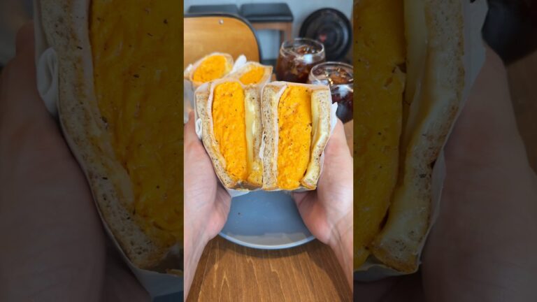 ふわとろな超極厚オムレツサンド🥚🍞 #japanesefood