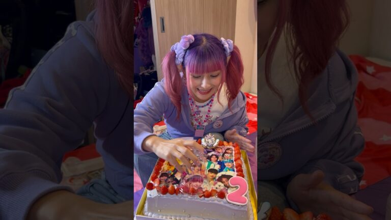 自分の顔だけくり抜いて食べようとするしなこさんwww #shorts