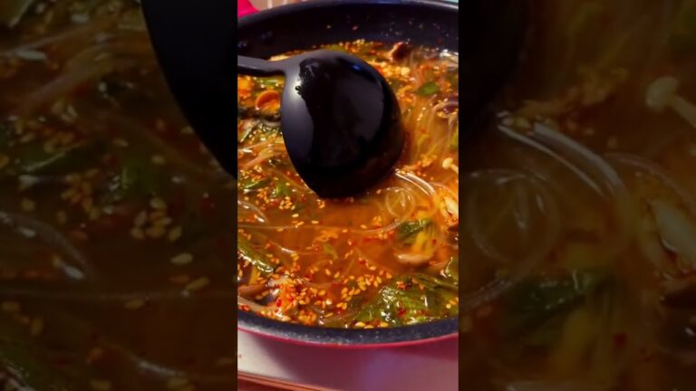 栄養士次女手作り　極太麺焼きそばと　マロニーちゃん辛スープ😋