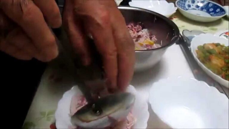 食用菊とカニ風味かまぼこの甘酢和え